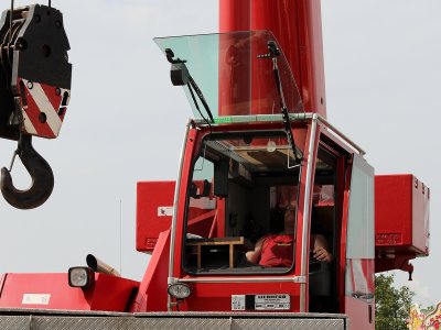 Yükseklerde Güvenli Çalışma: Manlift (Sepetli Vinç) Kullanım Alanları