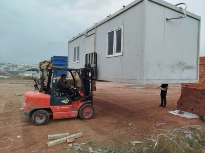 Forklift ile Prefabrik Konteyner ve Ağır Yük Nakliyesi